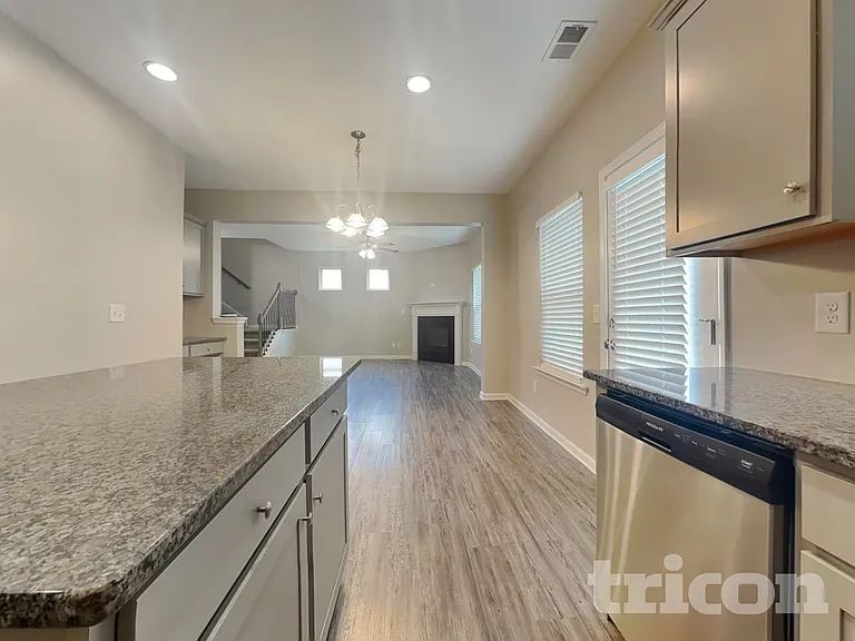 307 Arbor Cir — Photo 5