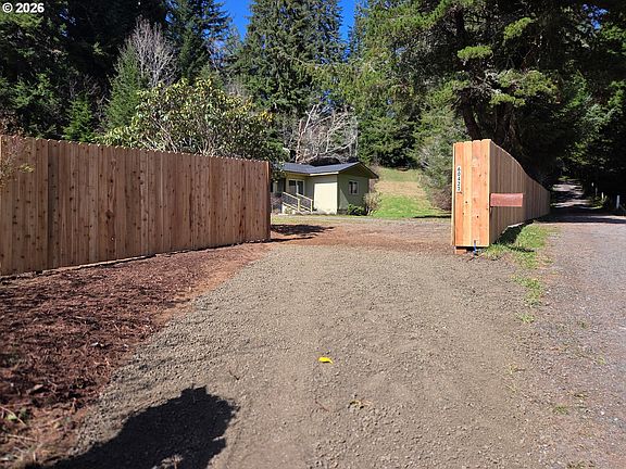 4th image of 60422 Foxglove Rd