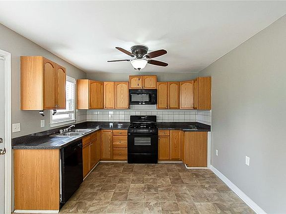4th image of 112 N River Dr
