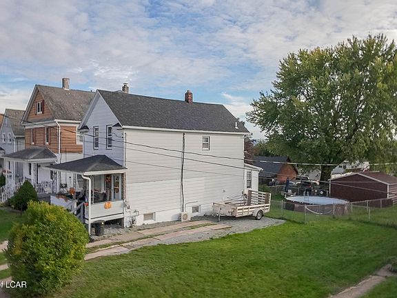 3rd image of 1335 Sloan St
