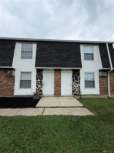 2 bed, 1.5 bath, $925 — Photo 1