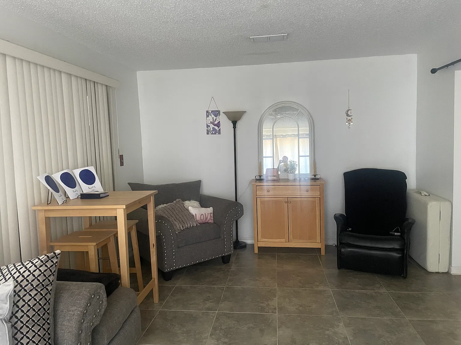3 bed, 1406 sqft, $500 — Photo 2