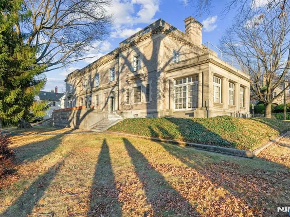 229-235 Ballantine Pkwy, Newark, NJ 07104