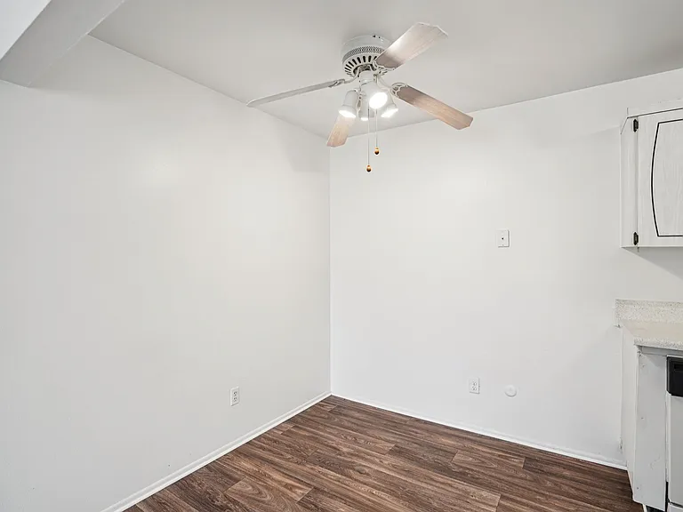 Outer Drive Manor Apartments — Photo 30