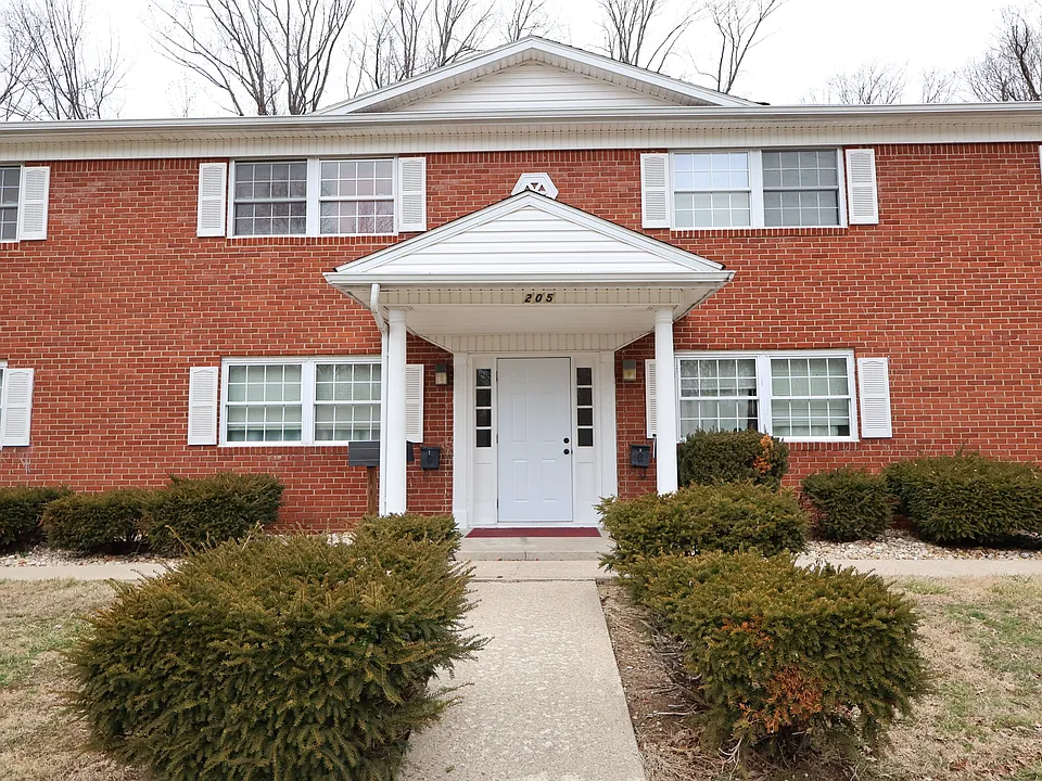 205 Long St #2