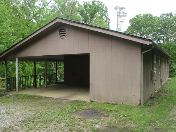 543 Skyline Dr, Oneida, TN 37841