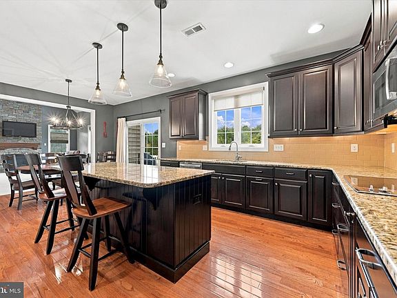 5th image of 239 Windham Dr