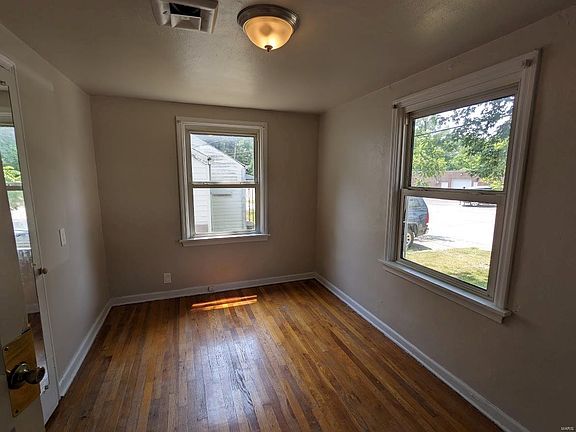 4th image of 346 Saint Louis Ave