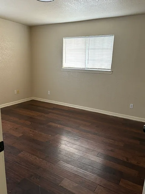 3 bed, 1320 sqft, $1,400 — Photo 4