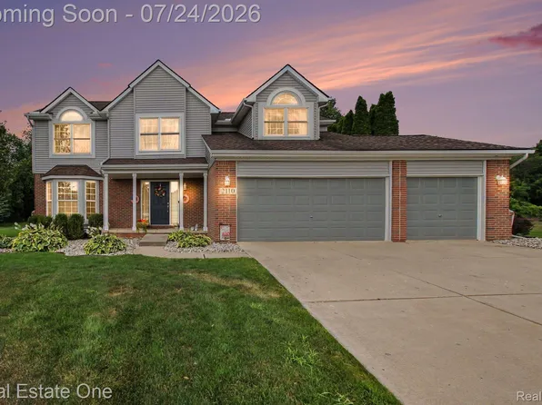 2110 Claiborne Ct, Brighton, MI 48114