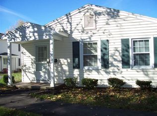 10 Acorn Ln, Fairport, NY 14450