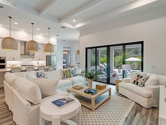 5th image of 325 Holly Rd