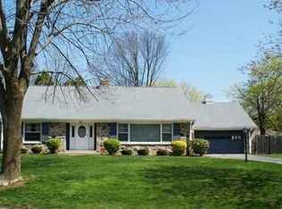 1006 E Spooner Rd, Fox Pt, WI 53217