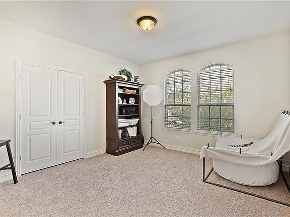 4th image of 1041 Enchanted Rock Dr