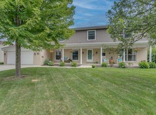 1310 N Briarcliff Dr, Appleton, WI 54915