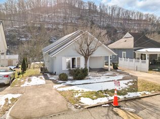 614 Riverside Dr, Prestonsburg, KY 41653