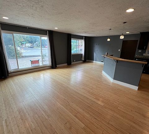 3rd image of 1524 W Dupont Ave