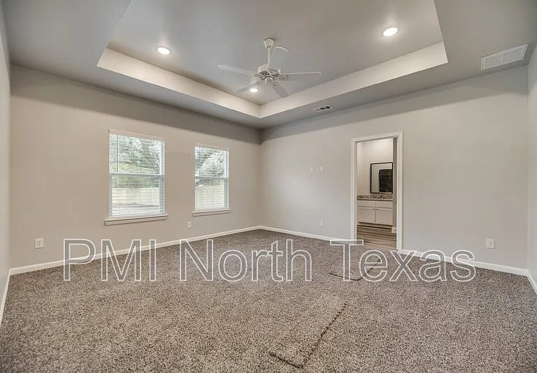 1518 Walworth St — Photo 12