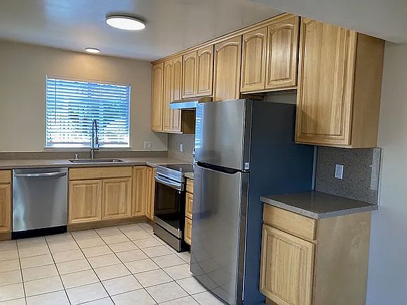 4th image of 2135 Aldengate Way