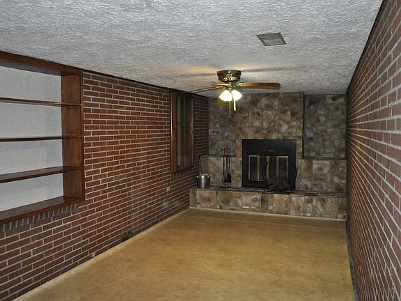 5th image of 624 N Schiller Ave