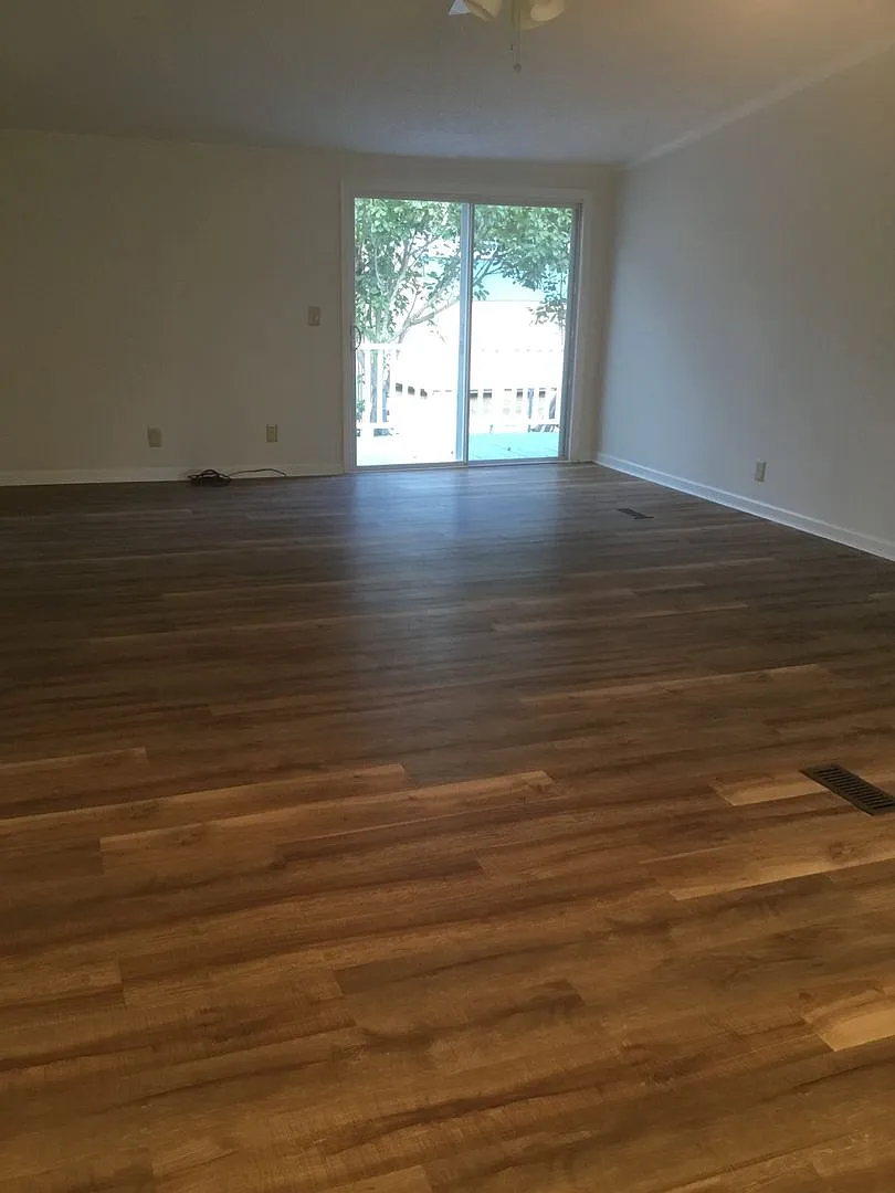 Shady Rest 3 Bedroom 2 Bath Renovated Manufactured Home — Photo 4