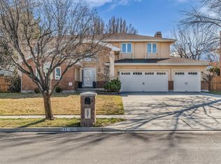 8921 S Shady Meadow Dr, Sandy, UT 84093