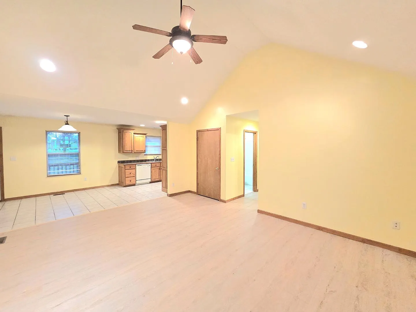 621 E Bedford St — Photo 3