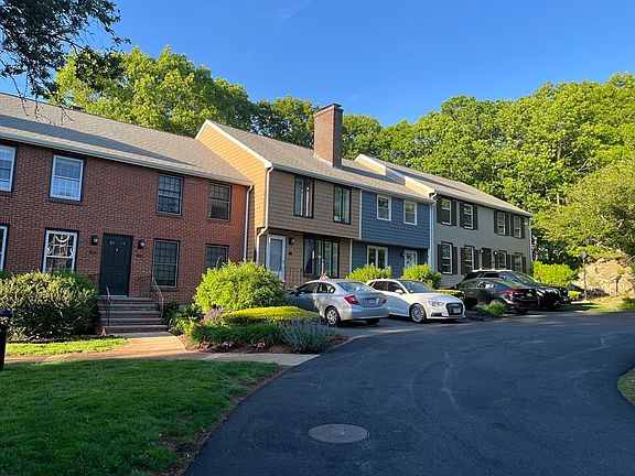2nd image of 3 Gooseneck Ln #127