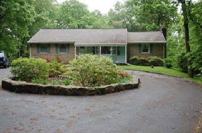 2nd image of 373 N Sunrise Ln