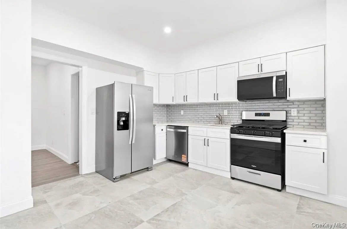 2 bed, 1.0 bath, 800 sqft, $2,800 — Photo 2
