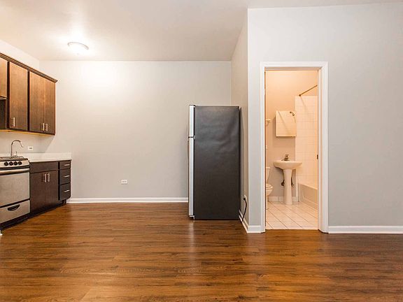 3rd image of 4228 N Kenmore Ave APT 109