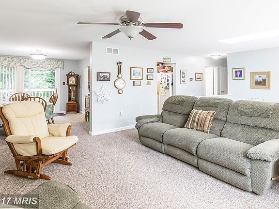 Bright and spacious Living Room