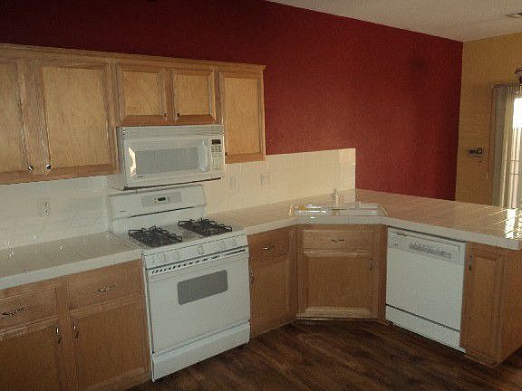 4th image of 144 Samantha Rose St