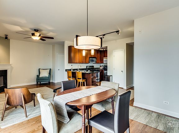 3rd image of 2158 W Grand Ave Unit 401
