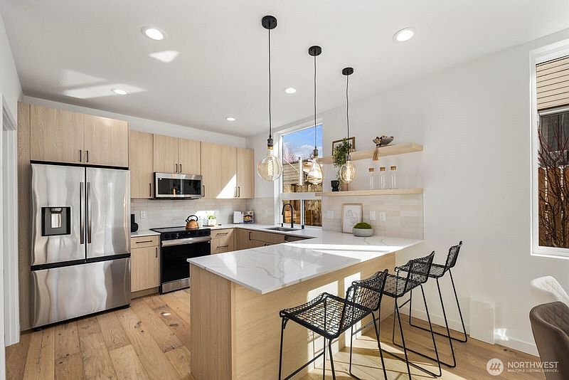4th image of 520 N 102nd Street