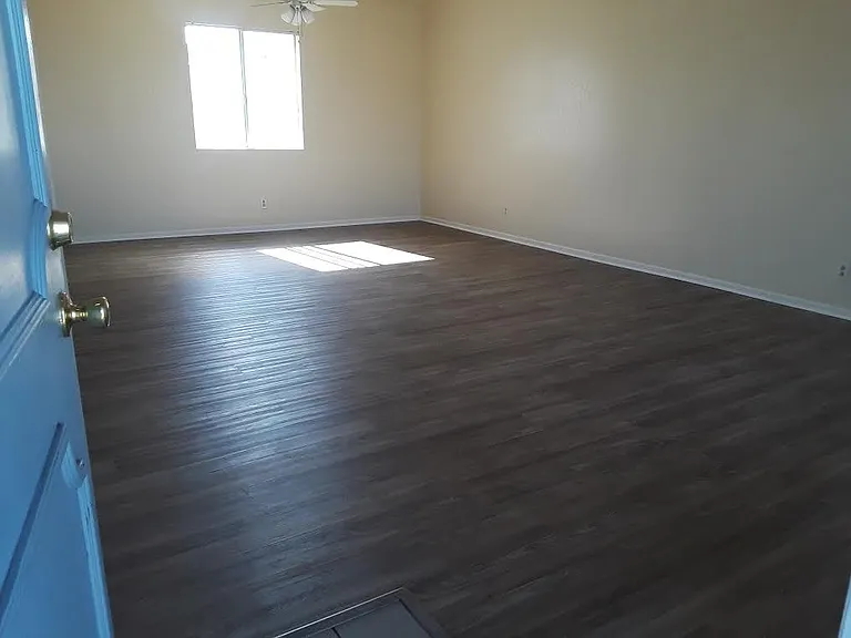 13935 Kornblum Ave — Photo 5