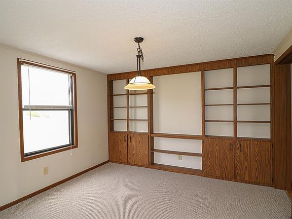 5th image of 9555 Olde Woods Dr #19
