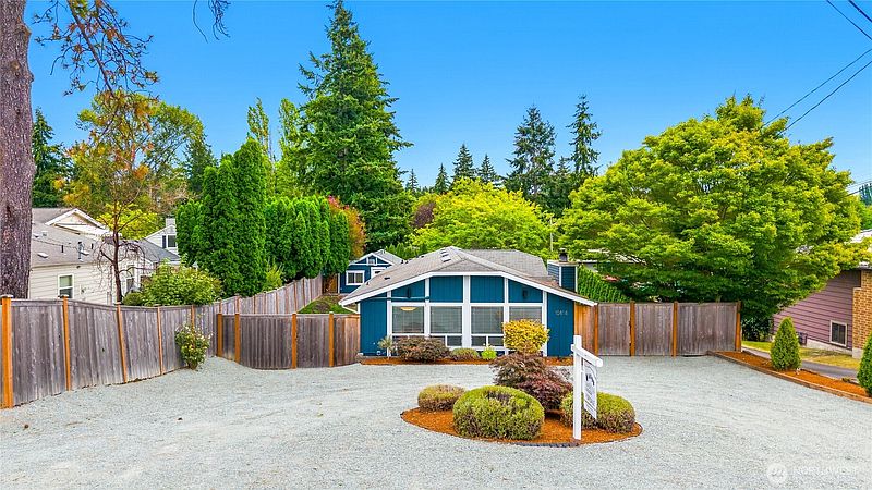 3rd image of 10818 31st Avenue SW
