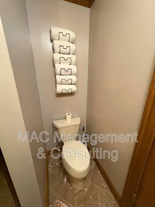 Building Photo - 335 N Peachtree Ave #1