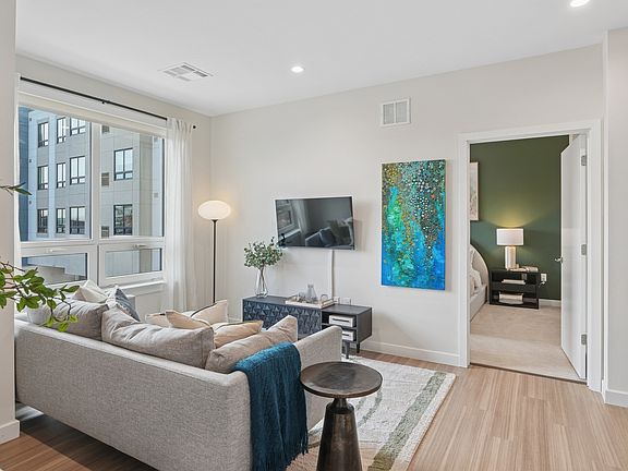 4th image of 533 Main St #3101