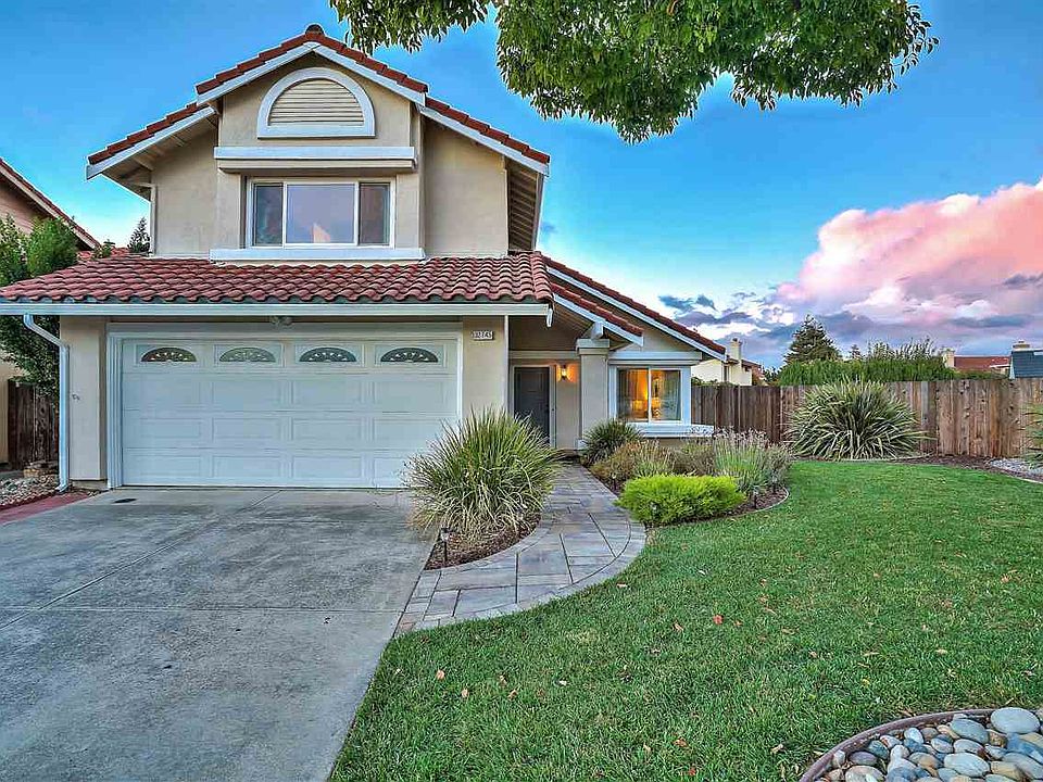 1st image of 32745 Fullerton Ct