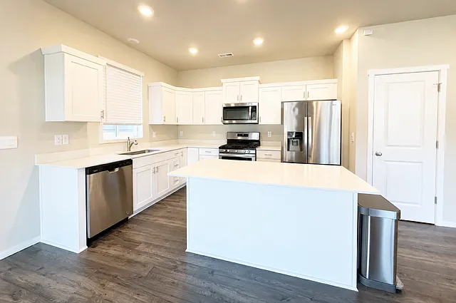 1561 SW Fielder Pl — Photo 9