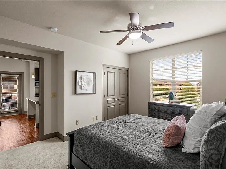 2436 S Valley Pkwy — Photo 17