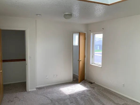 1017 Boswell Dr, Laramie, WY 82070