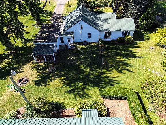 Exterior/Backyard