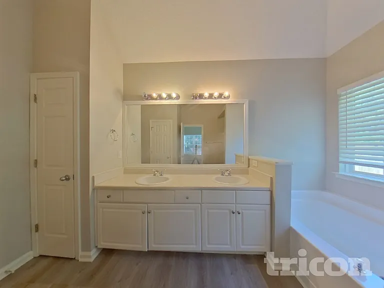 496 Birchwood Dr — Photo 10
