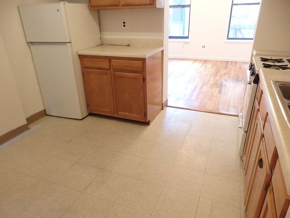 4th image of 342 W 48th St #2RE