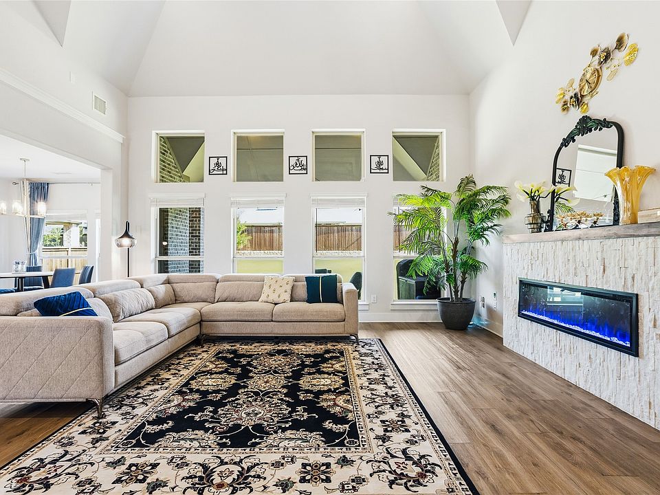 1st image of 1212 Sapphire Ln