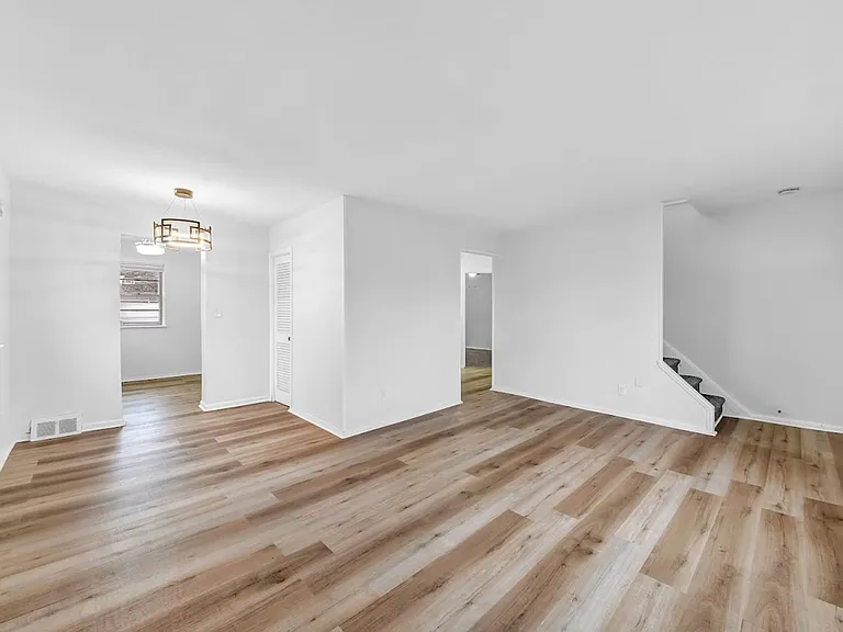27151 Farringdon Ave — Photo 21