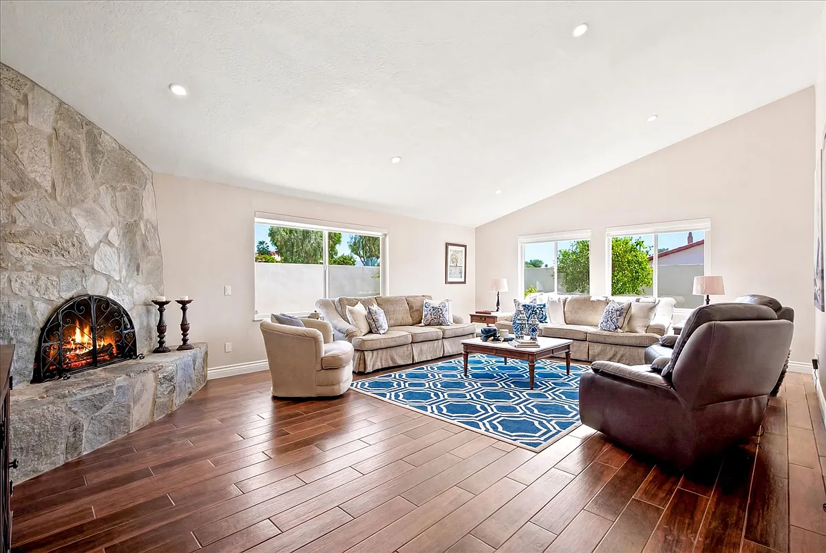 3 bed, 2700 sqft, $12,000 — Photo 4
